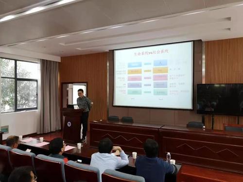 曾湘祥作报告 曾湘祥作报告